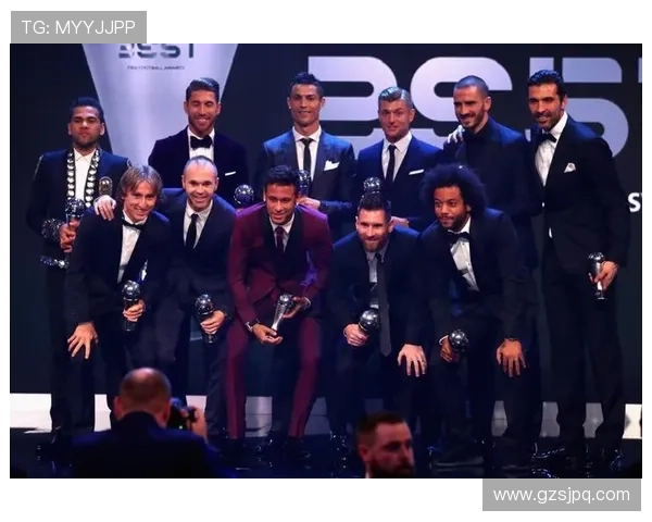 足球明星同框合影珍贵瞬间回顾与背后故事揭秘