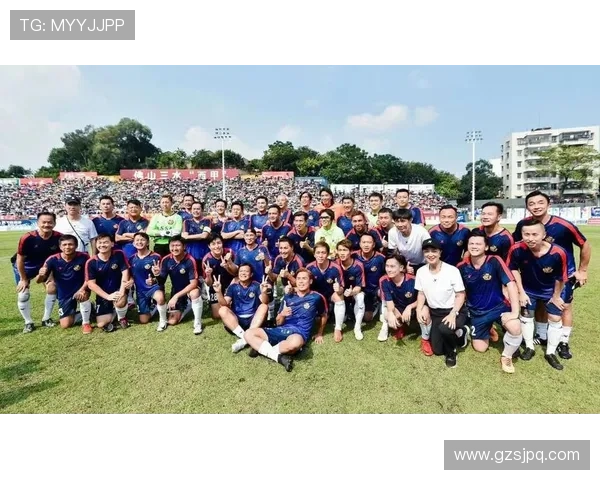 足球明星合照高清大集合展现球场魅力与友谊瞬间