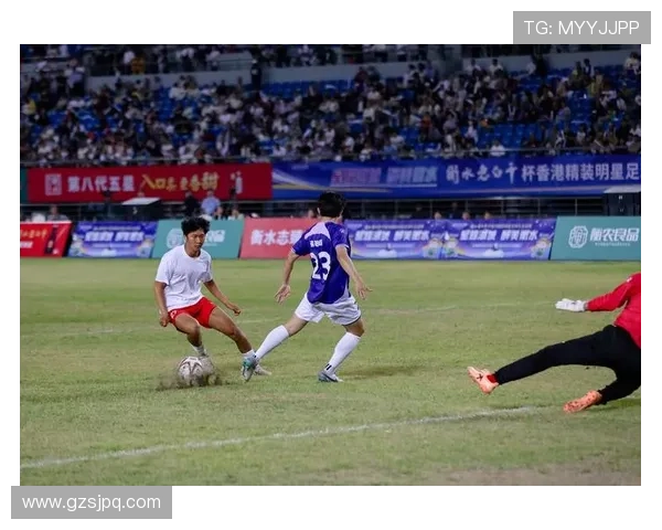 足球明星即将抵达北京进行高强度训练活动引发球迷热切期待