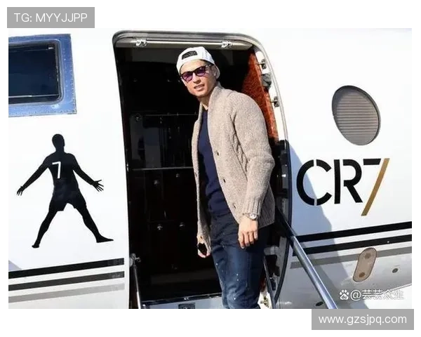 足球明星因私人飞机事故不幸遇难引发全球哀悼与关注