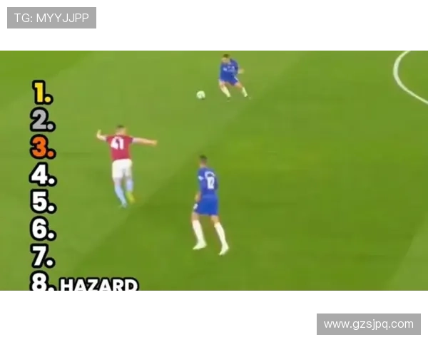 足球明星在赛场上激烈对抗时踢球脱皮的真实瞬间分享